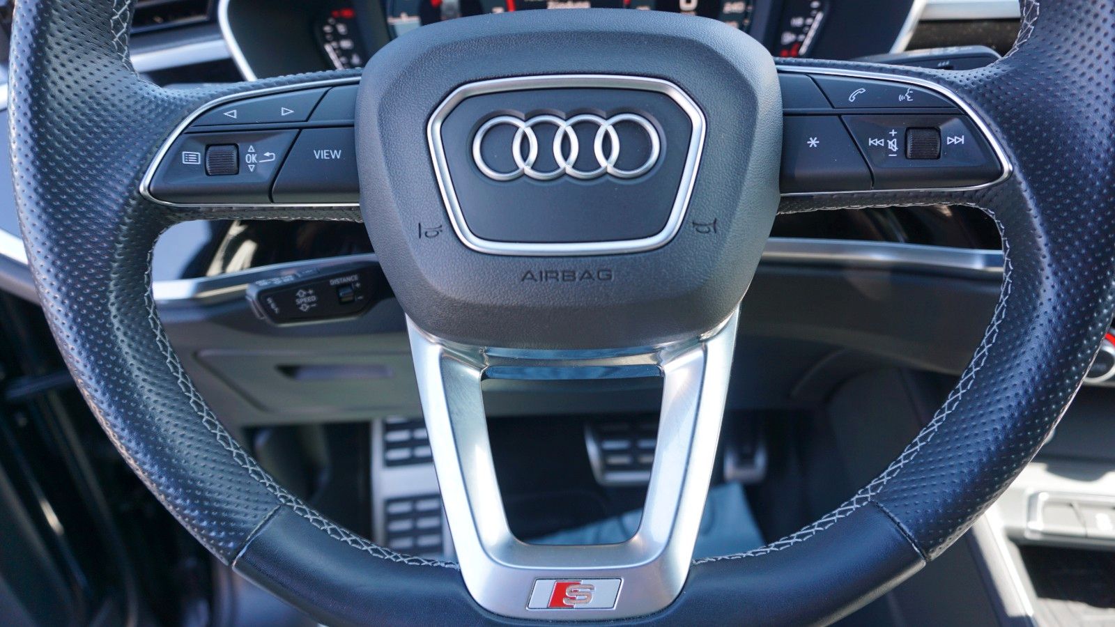 Fahrzeugabbildung Audi Q3 35 TFSI S Line Black Paket,LED,Navi,ACC,AHK