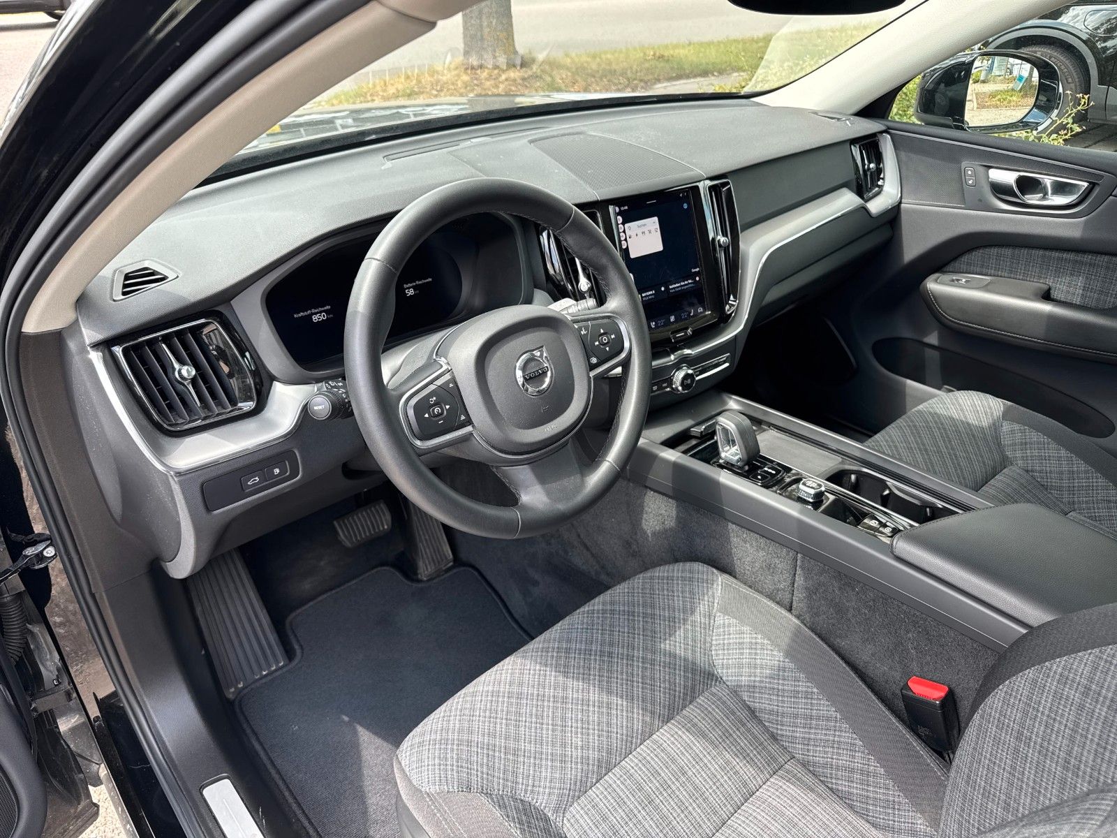 Fahrzeugabbildung Volvo XC60 Core Plug-In Hybrid, Anhängerkupplung