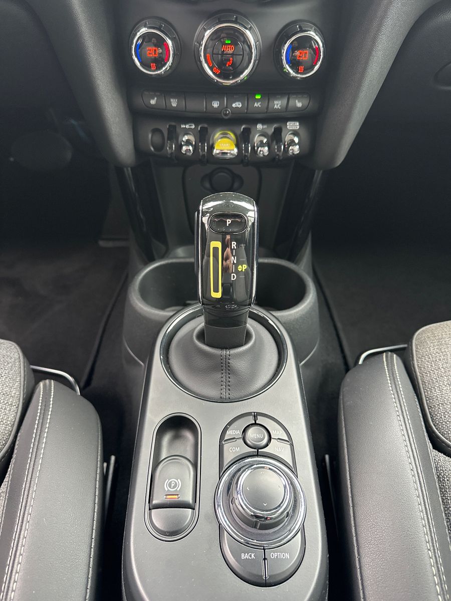 Fahrzeugabbildung MINI Cooper SE Classic Trim NAV+LED+SHZ+KEYLESS