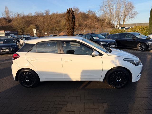 Hyundai i20 1.2 blue YES!