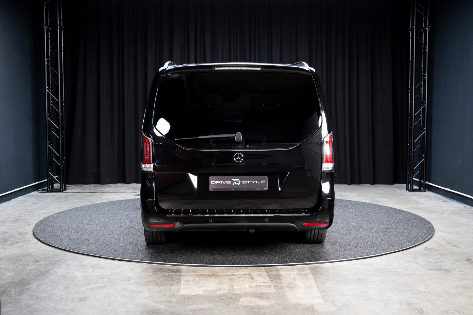 Fahrzeugabbildung Mercedes-Benz V 300 d 4MATIC EXCLUSIVE lang + AIRMATIC + Bur