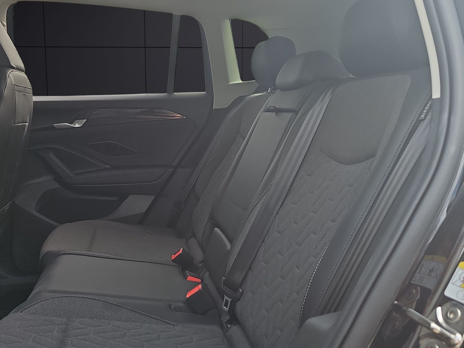 Fahrzeugabbildung Volkswagen Tiguan Life eTSI DSG LED+ ACC AHK SH AID LRHzg R