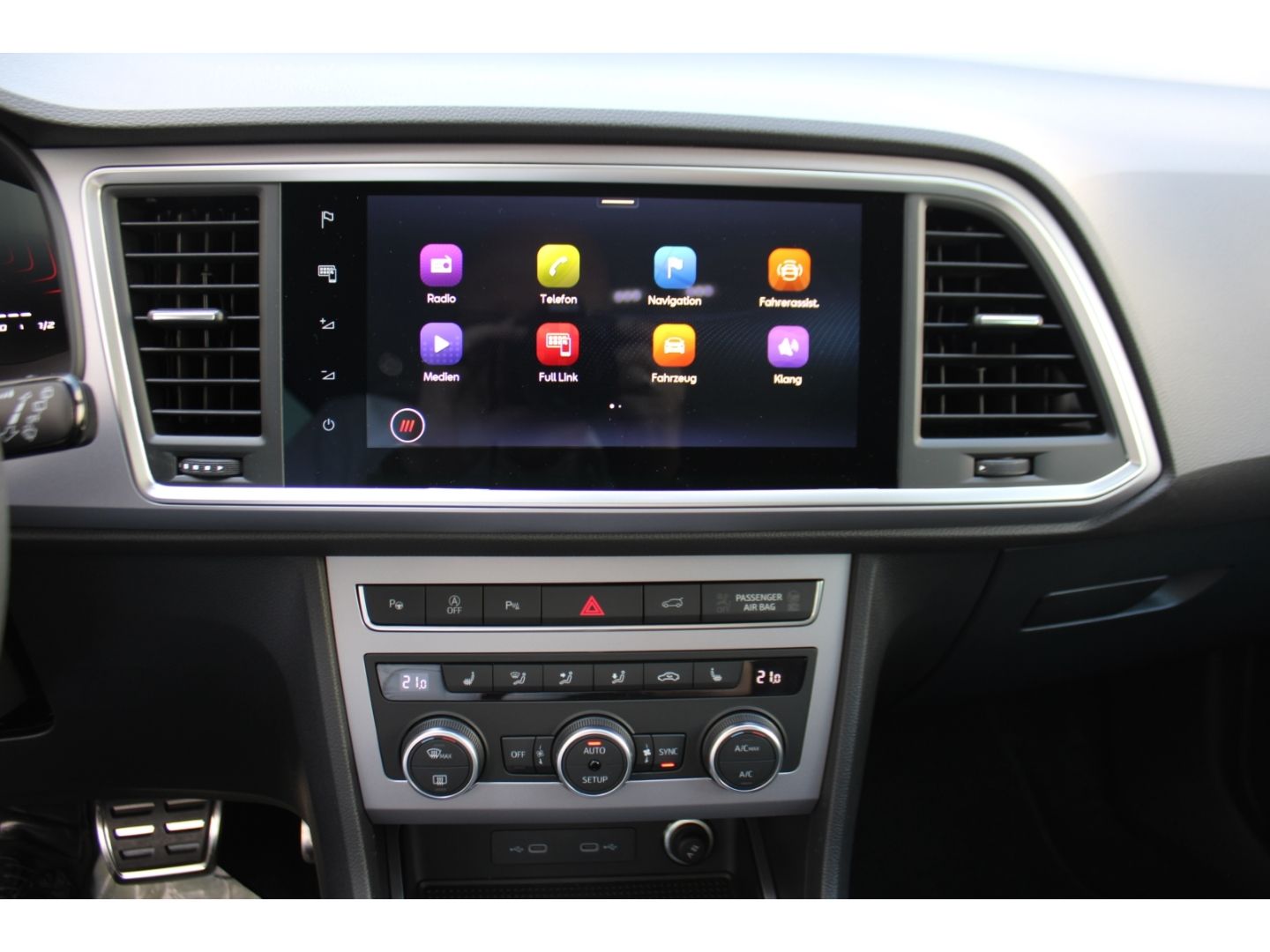 Fahrzeugabbildung SEAT Ateca 1.5 TSi FR ACC LED PDC RFK el. AHK Navi DA