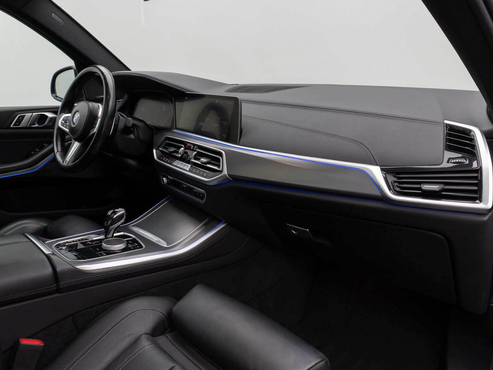 Fahrzeugabbildung BMW X5 xD25d M Sport Panorama Kamera HUD DAB H/K AHK