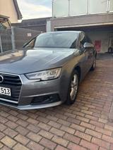Audi A4 Limousine 40 TFSI S tronic  - Audi A4 mit Benzin-Antrieb: Grau, Alcantara, mit Apple Carplay
