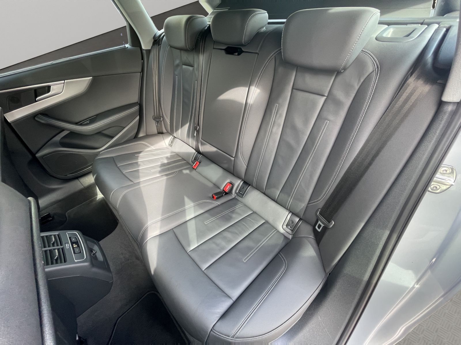 Audi A4 - Bild 17