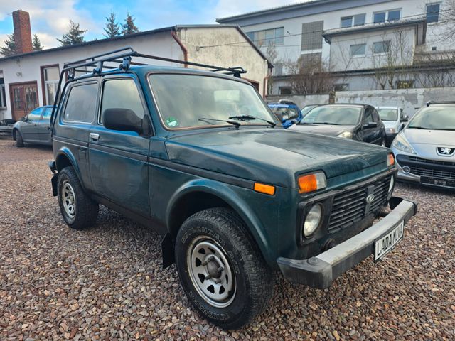 Lada Niva Only*AHK*4x4*CD Radio*Tüv neue*