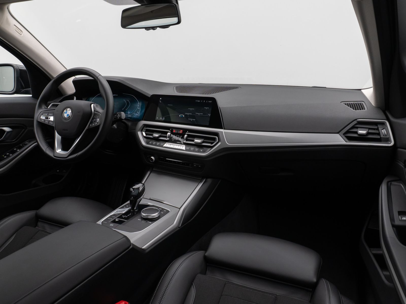 Fahrzeugabbildung BMW 330e Kamera DAB CockPitPr DrivAssis Alarm Sport