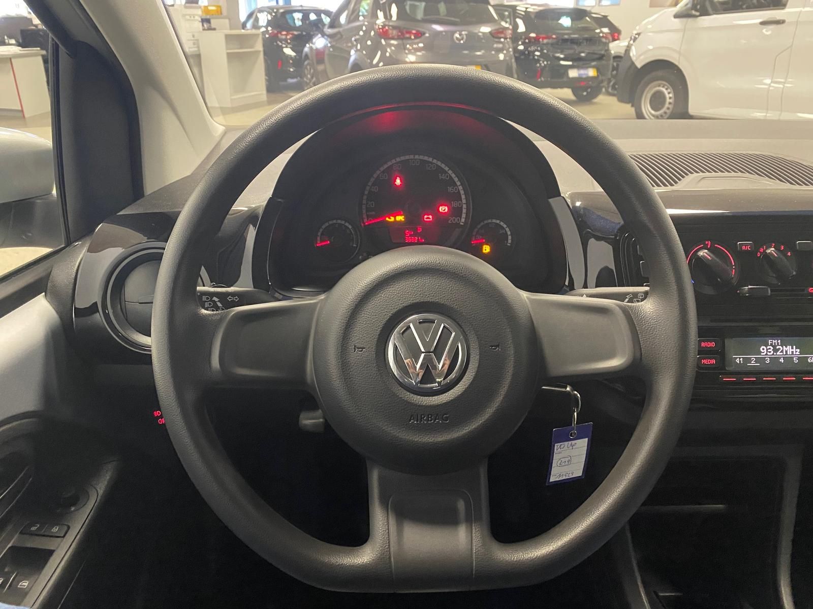 Fahrzeugabbildung Volkswagen up! move up! KLIMA+PDC+SITZHEIZ+Metallic+Allwett