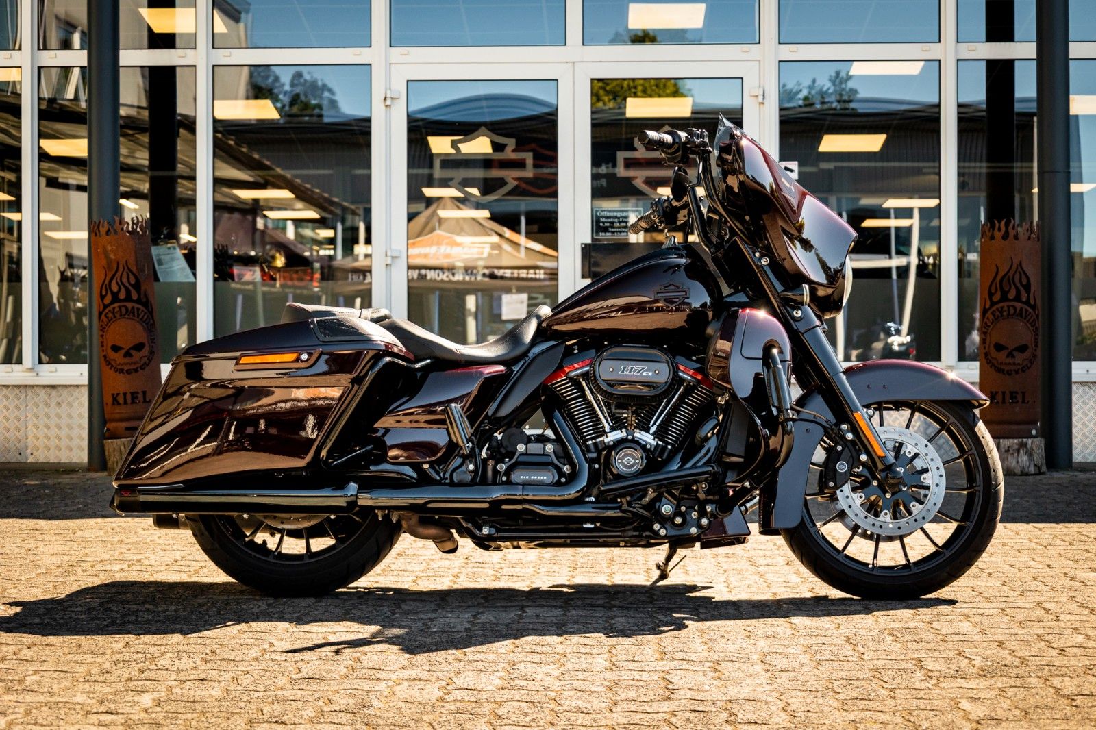 Fahrzeugabbildung Harley-Davidson CVO STREET GLIDE 117 FLHXSE