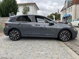 Volkswagen Golf VIII Style TOTW SPUR ACC LED VIRT SITZHZG - mit CNG-Antrieb: Limousine