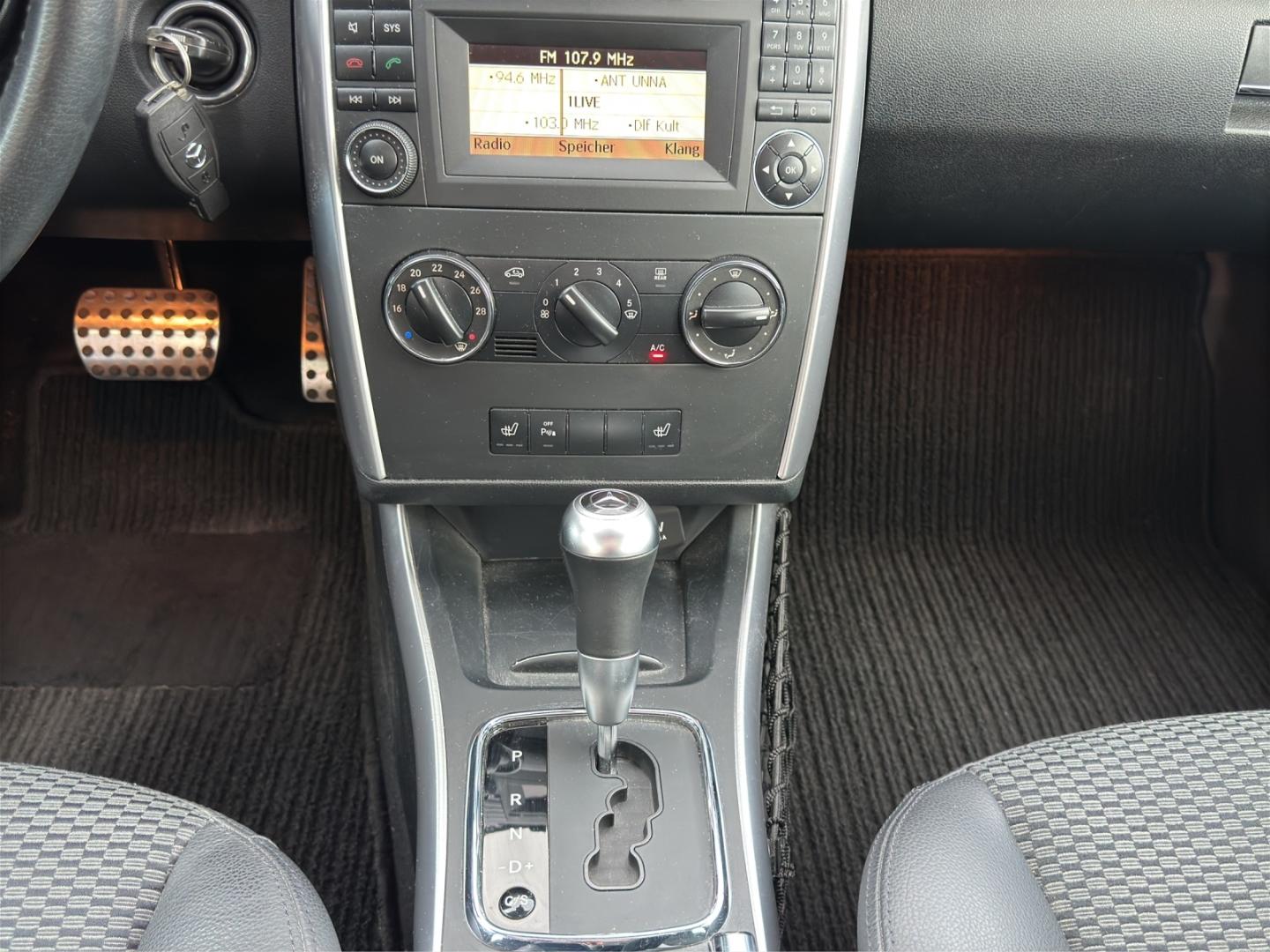 Mercedes-Benz B 180 8G KLIMA AUTOMATIK PANO TEMPO SHZ TÜV NEU