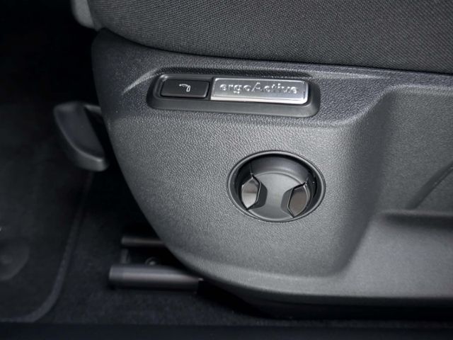 Fahrzeugabbildung Volkswagen T-Roc Style 1.5 TSI DSG | LED RFK AHK ACC