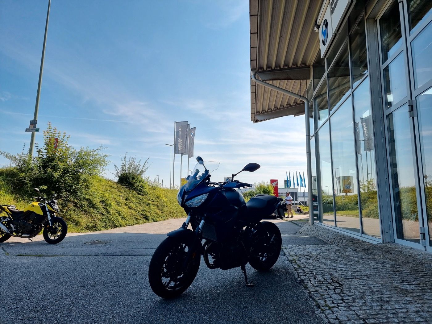 Fahrzeugabbildung Yamaha Tracer 700 kurzer KZH Seitenständervergrößerung