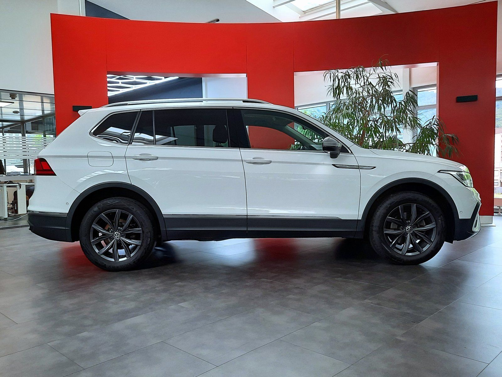 Fahrzeugabbildung Volkswagen Tiguan Allspace Life TDI *Standhzg*Navi*Cam*LED*