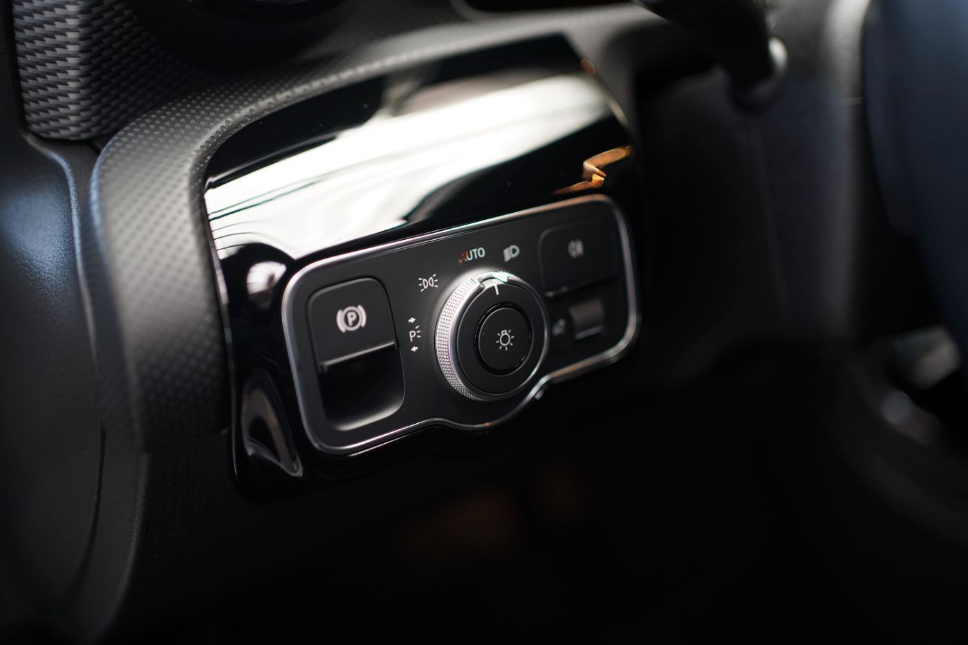 Fahrzeugabbildung Mercedes-Benz A 180 Automat Spurhalte-&Parkassist+Navi+AHK+LED