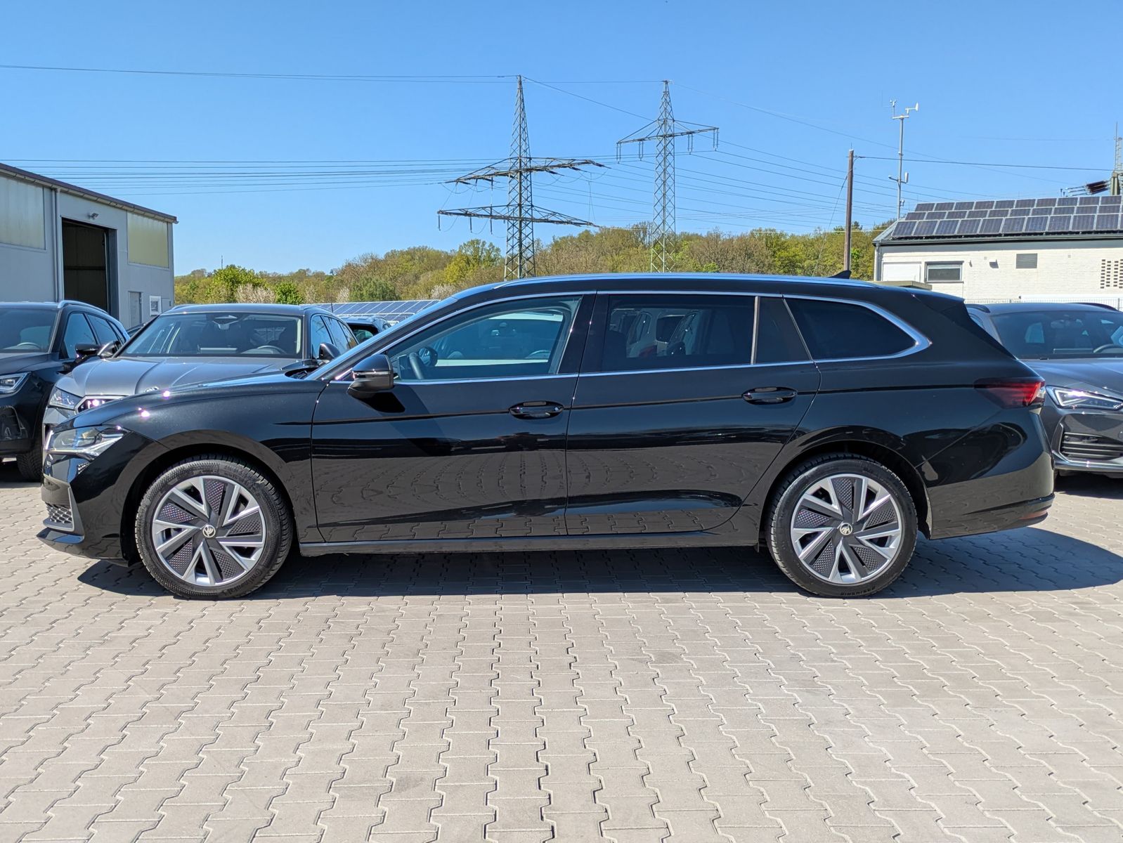 Fahrzeugabbildung SKODA Superb 2.0 TDI 4x4 Selection MATRIX*AHK*5J GAR.