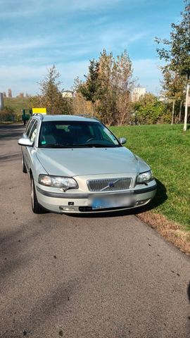 Volvo VOLVO V70 2.4T BJ 2000 mit Automatikgetrie...