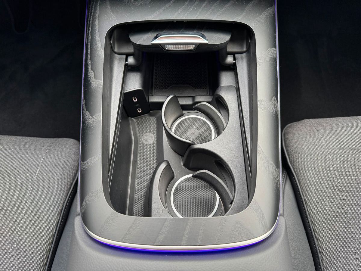 Fahrzeugabbildung Mercedes-Benz E 300de Avantgarde+Pano+AHK+DistrPro+Digital+360