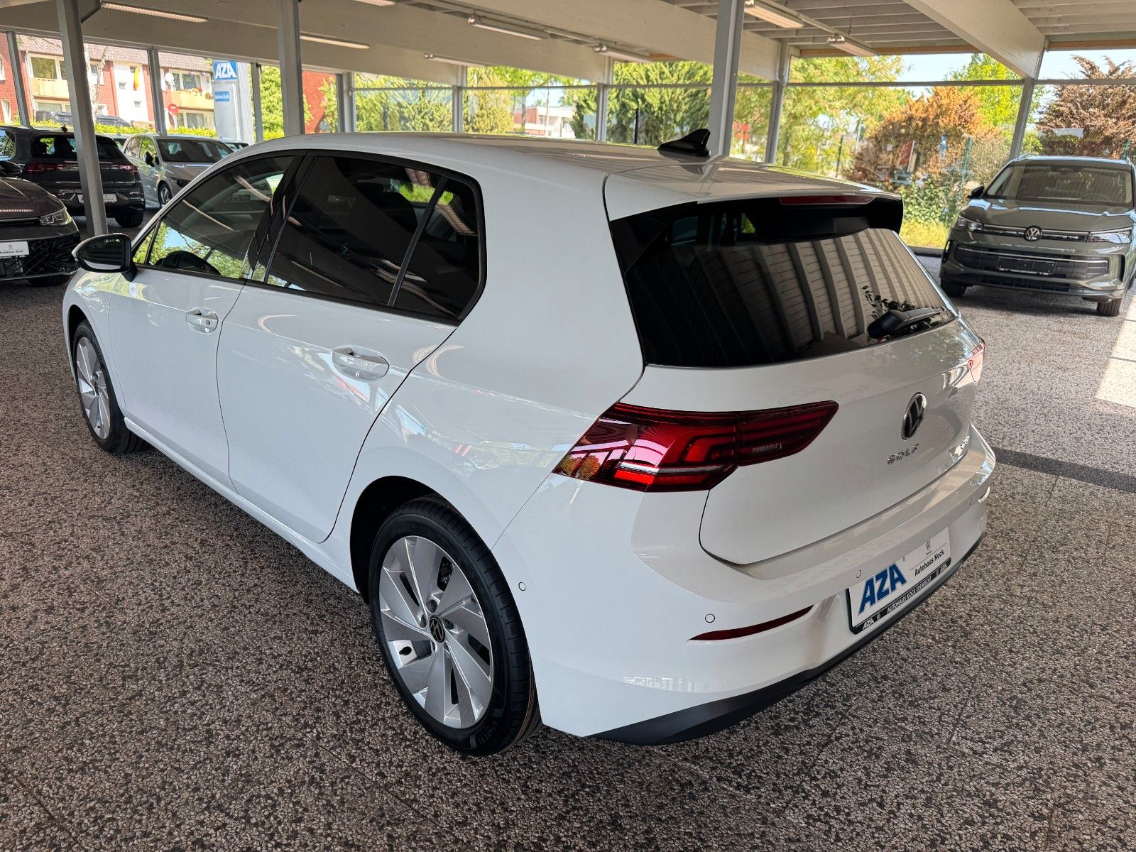 Volkswagen Golf VIII 1.5 eTSI DSG Life | KAM | APP | ACC | foto 2
