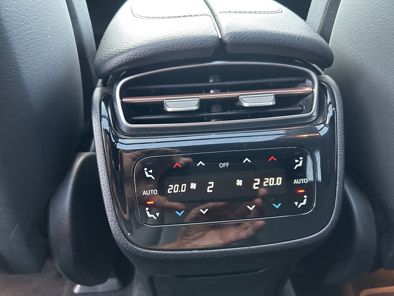 Fahrzeugabbildung Mercedes-Benz EQE350 4M SUV AMG Prem HYPER AIRMATIC AHK HAL WP