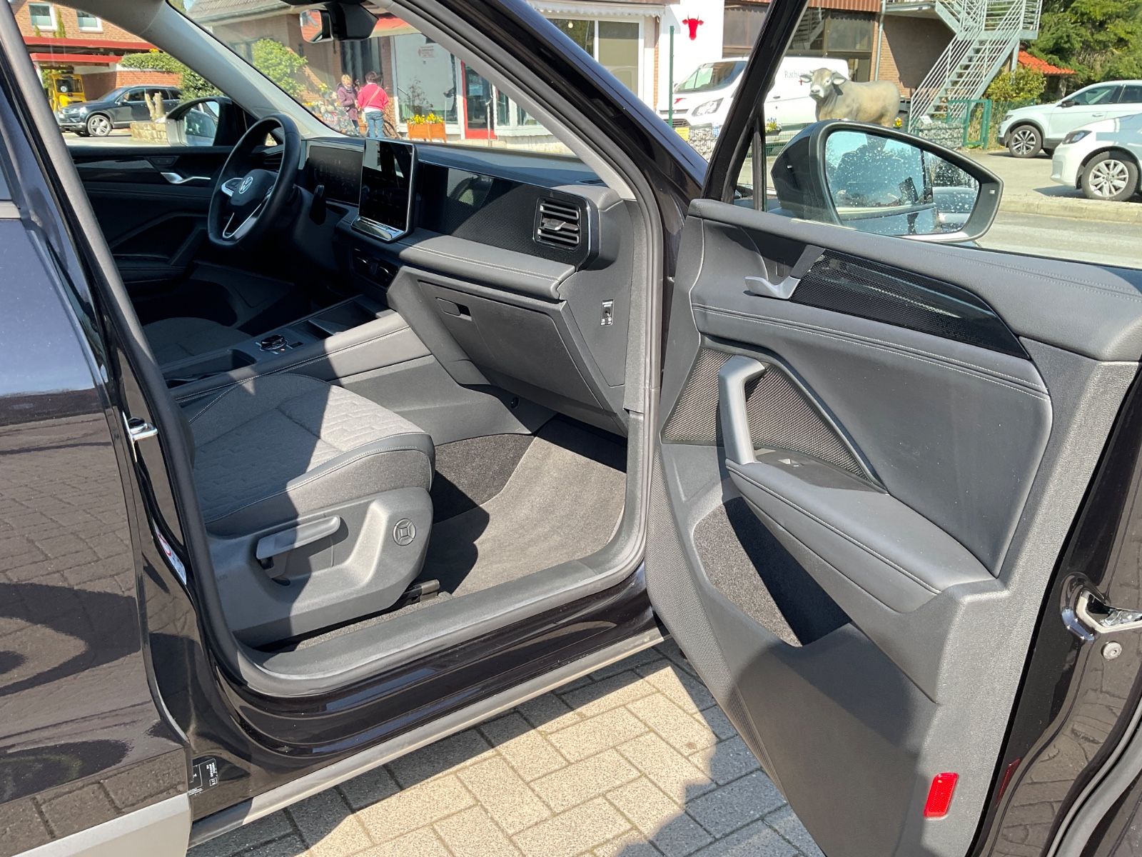 Fahrzeugabbildung Volkswagen Tiguan 2.0 TDI DSG Life,AHK,ACC,LED,Kamera