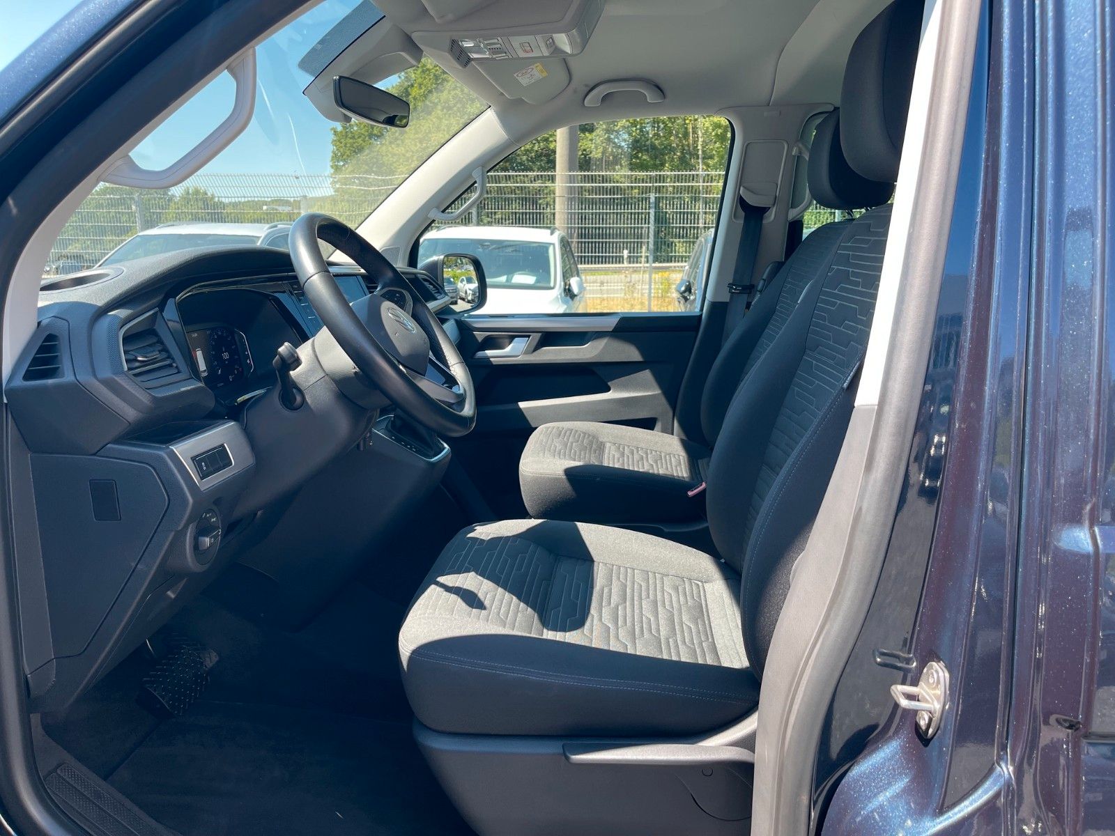 Volkswagen T6.1 Multivan Comfortl. AHK Navi pro foto 9