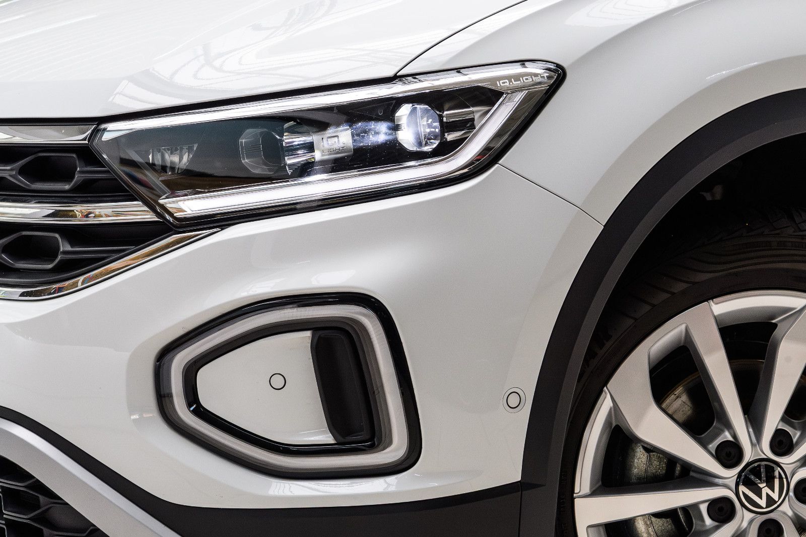 Fahrzeugabbildung Volkswagen T-Roc Style 1.5 TSI DSG LED+AHK+NAVI+ACC+APP+SHZ