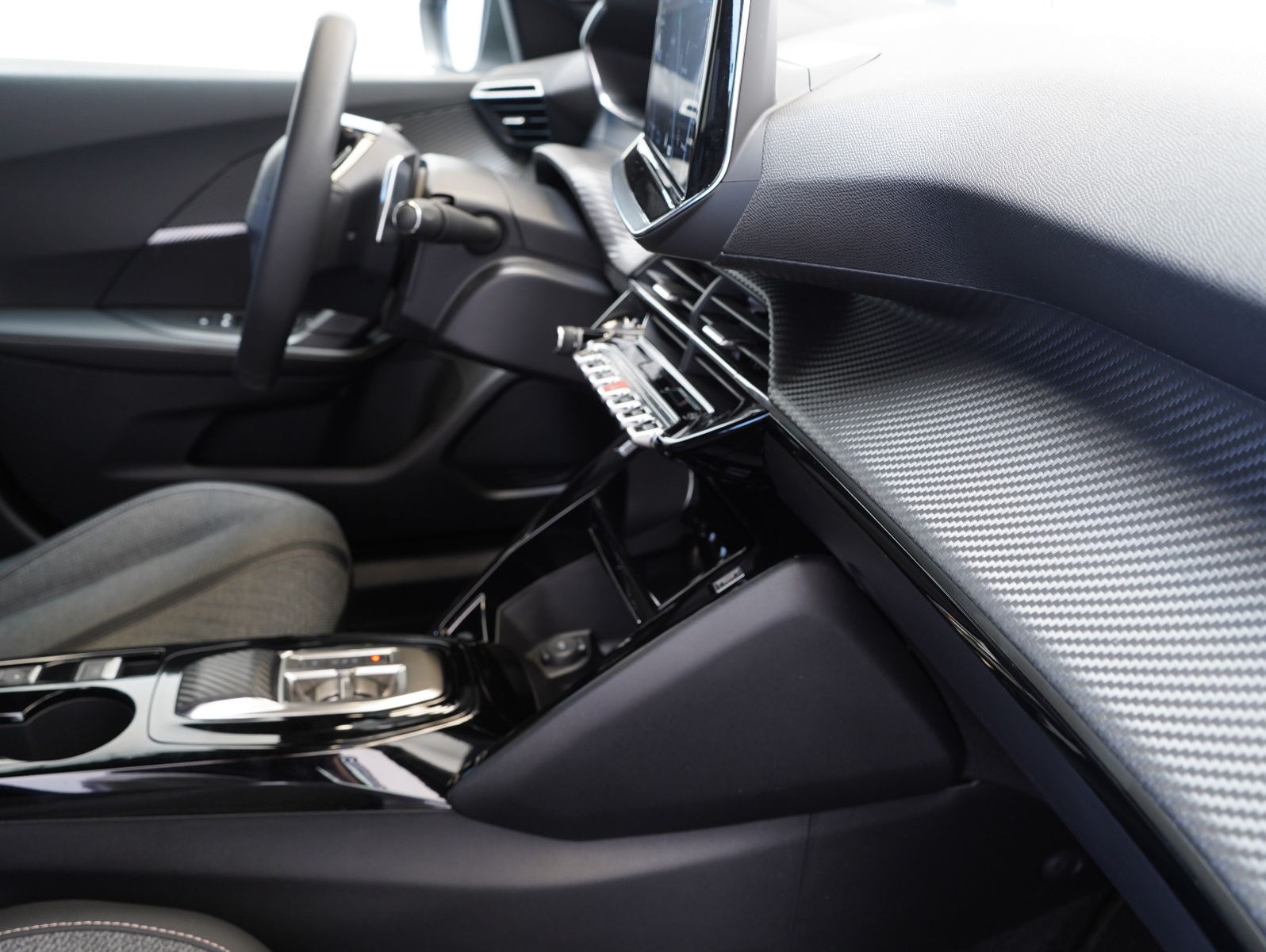 Fahrzeugabbildung Peugeot 2008 1.2 PureTech 130 Allure