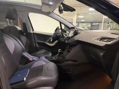 PEUGEOT 2008 1.2 Allure/NAVI/SHZ/PANO/KLIMA/CARPLAY PEUGEOT 2008 1.2 Allure/NAVI/SHZ/PANO/KLIMA/CARPLAY