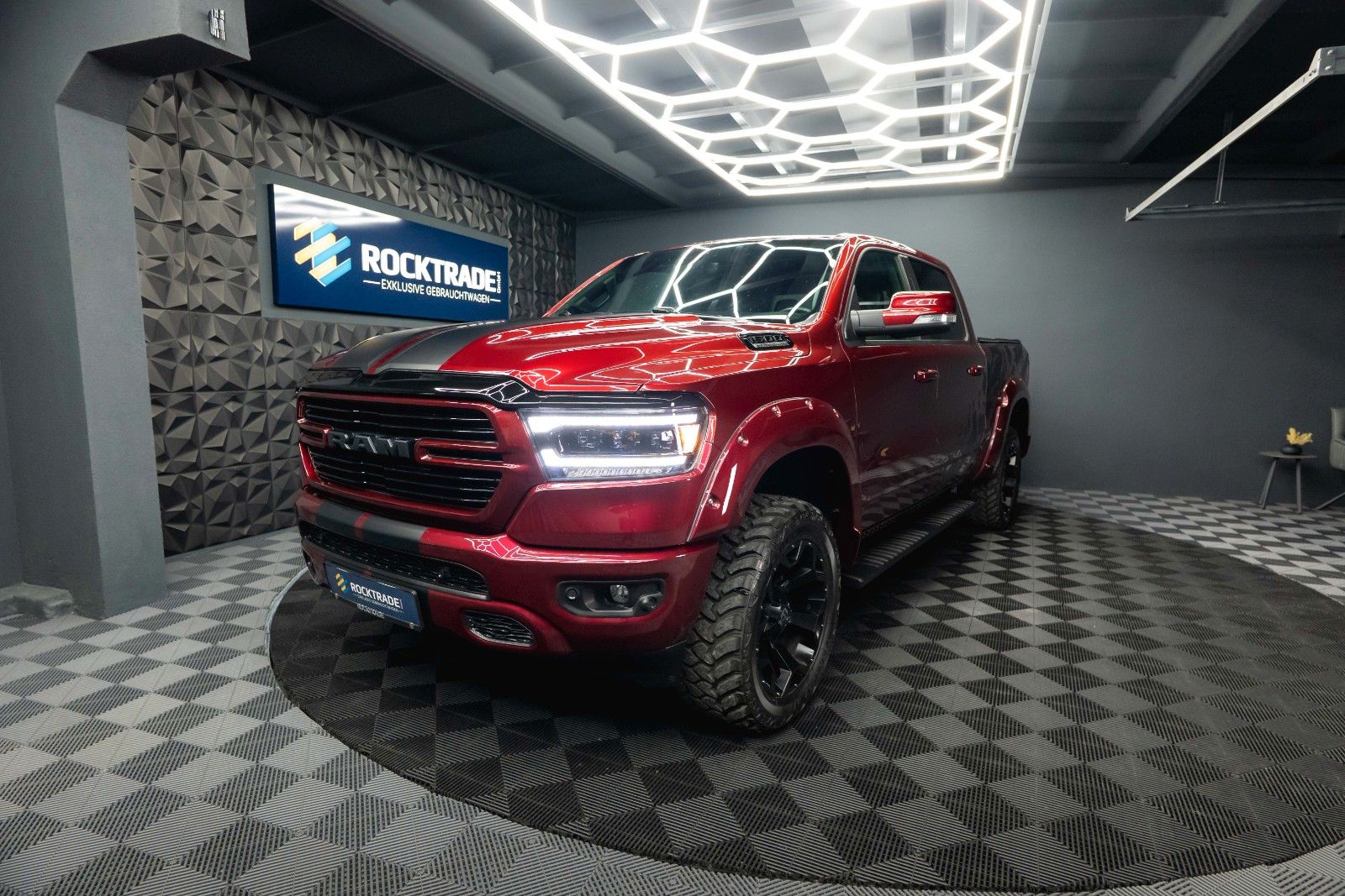 Fahrzeugabbildung Dodge RAM 5.7 V8 HEMI 4x4 OFFROAD Night-Paket *LED*19%