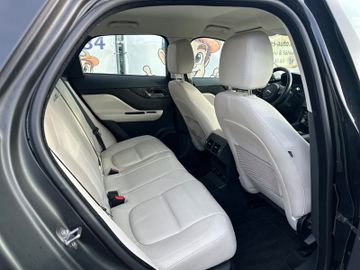 Jaguar F-Pace - 5