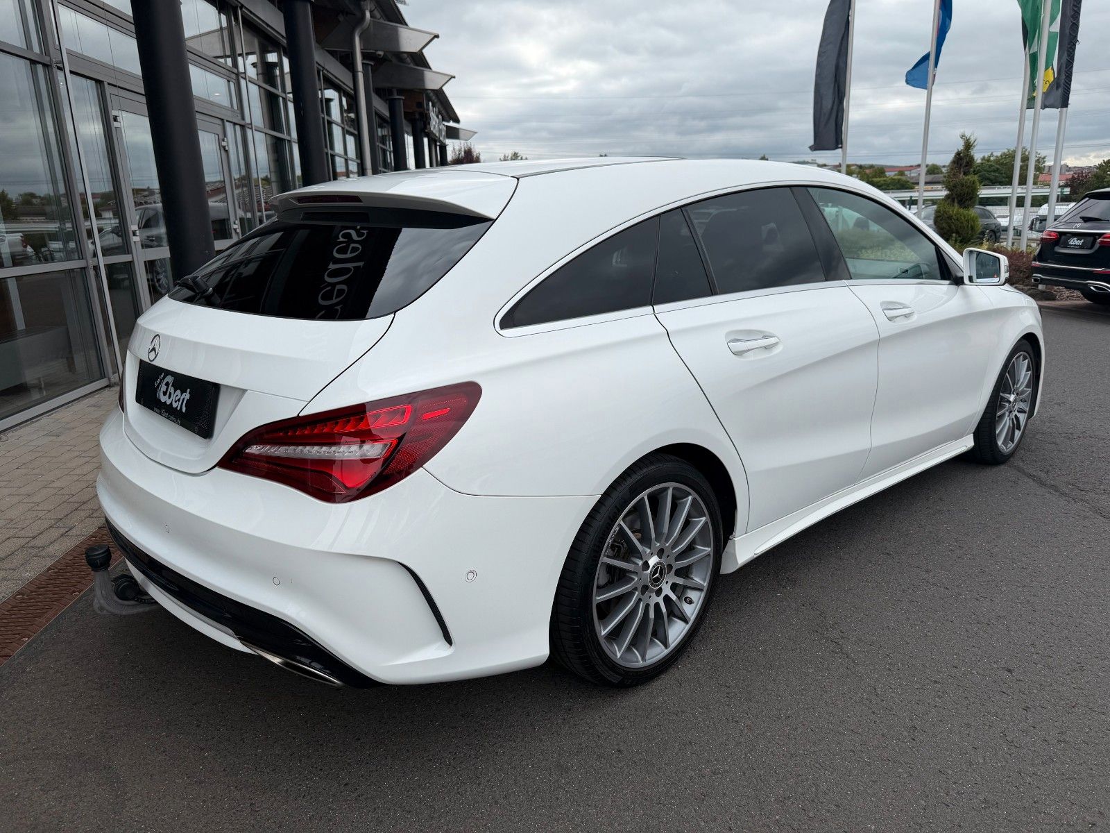 Fahrzeugabbildung Mercedes-Benz CLA 200 SB AMG+Pano+Distr+AHK+RKamera+TotW+