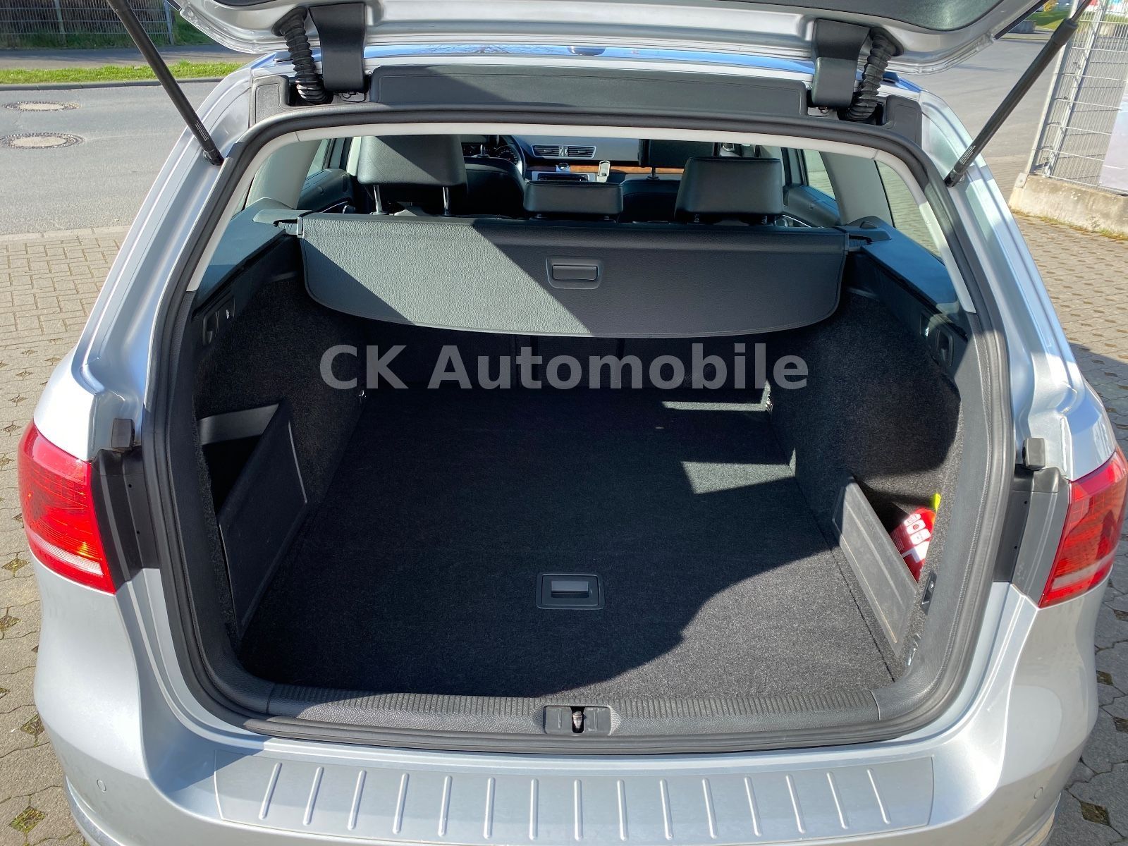 Fahrzeugabbildung Volkswagen Passat Variant Comfortline BM/DSG/Navi/Bi-Xenon
