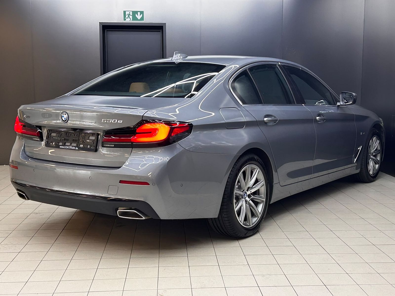 Fahrzeugabbildung BMW 530e xDri LEDER+VIRTU+PROF+LED+SHZ+KAMERA+TEMP+M