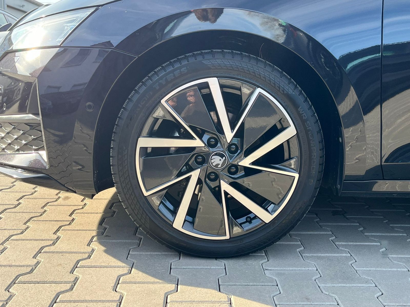 Fahrzeugabbildung SKODA Octavia 1.5 DSG Sportline PANO*MATRIX*AHK*5J.GAR