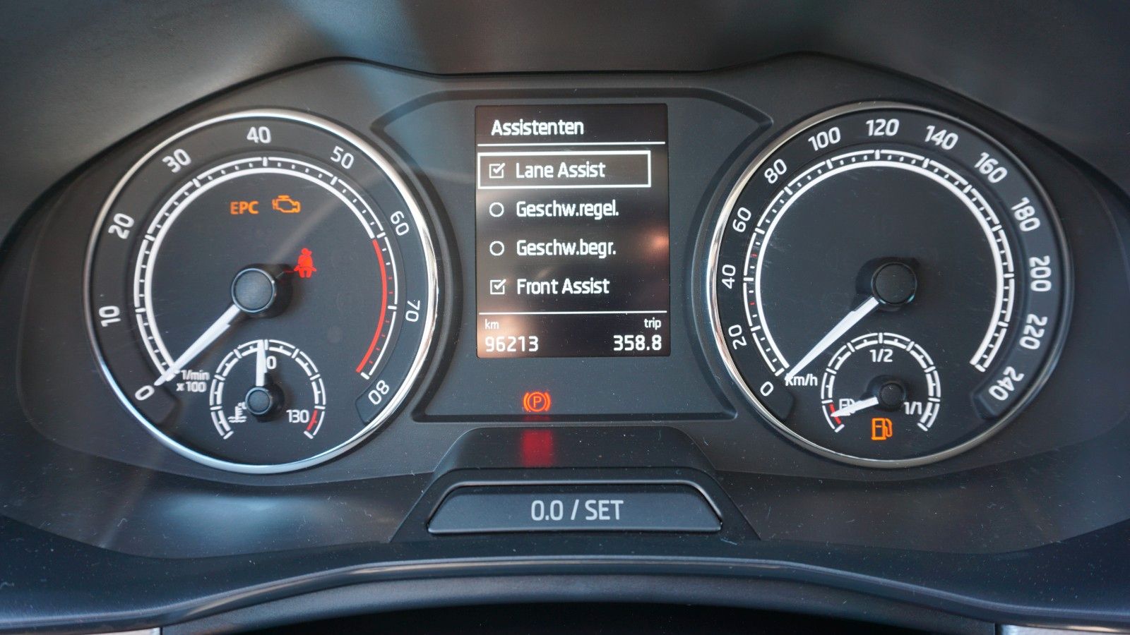 Fahrzeugabbildung SKODA Scala Ambition, Kamera, Navi, CarPlay, AHK