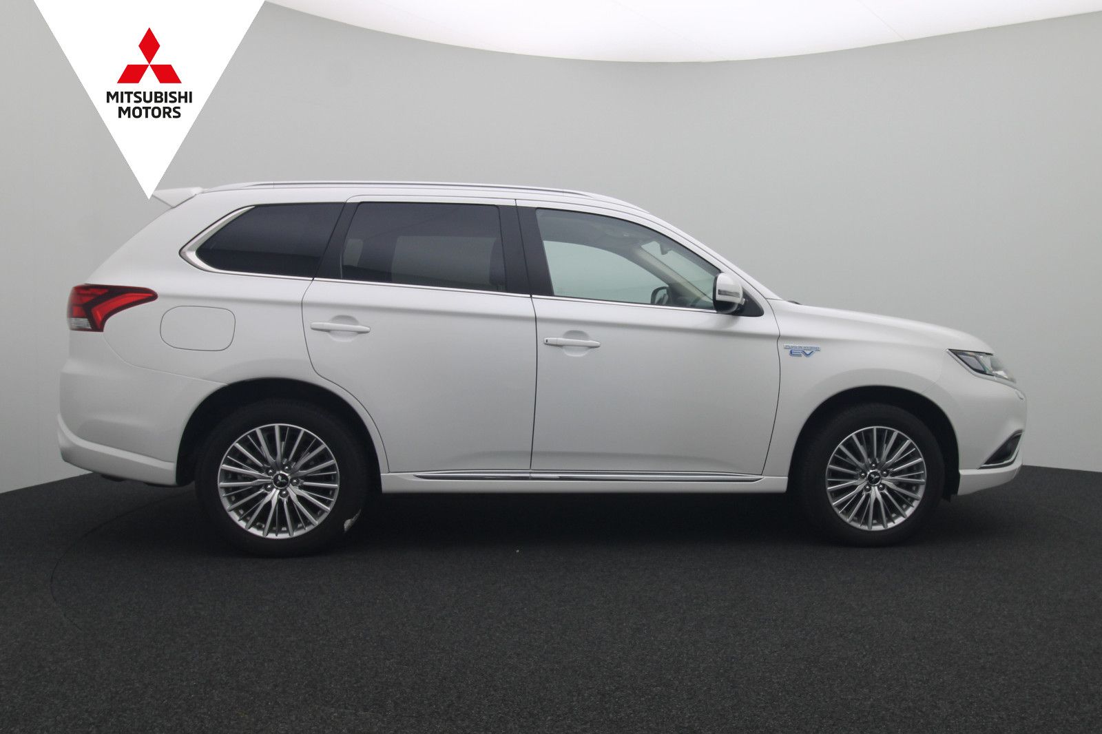 Fahrzeugabbildung Mitsubishi Outlander PHEV 2.4 Basis 4WD