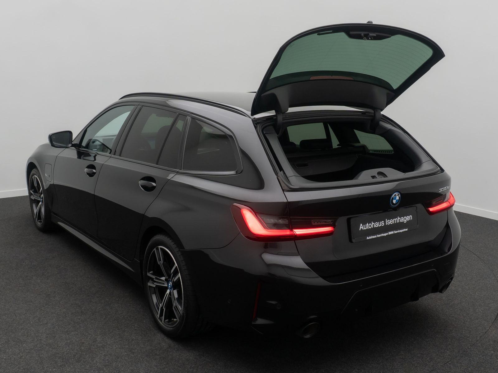 Fahrzeugabbildung BMW 330e M Sport HUD Kamera HiFi DAB Komfort Alarm