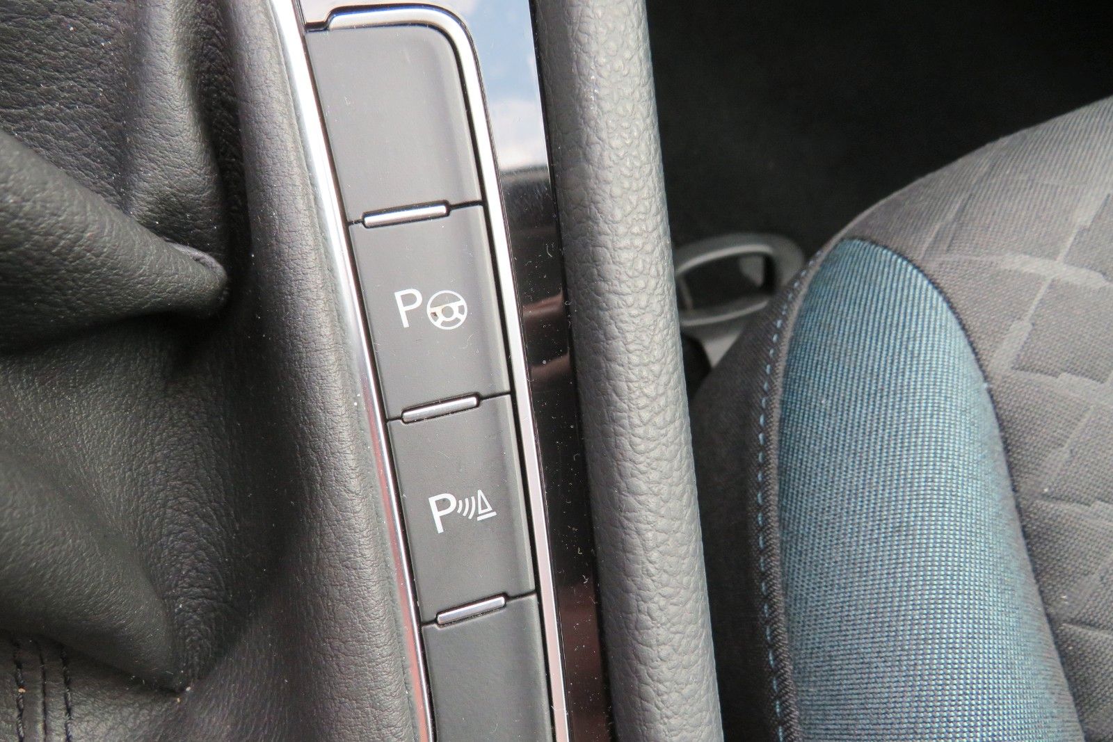 Fahrzeugabbildung Volkswagen Golf TDI IQ.DRIVE ACC NAVI AHK LED SPORTPAKET