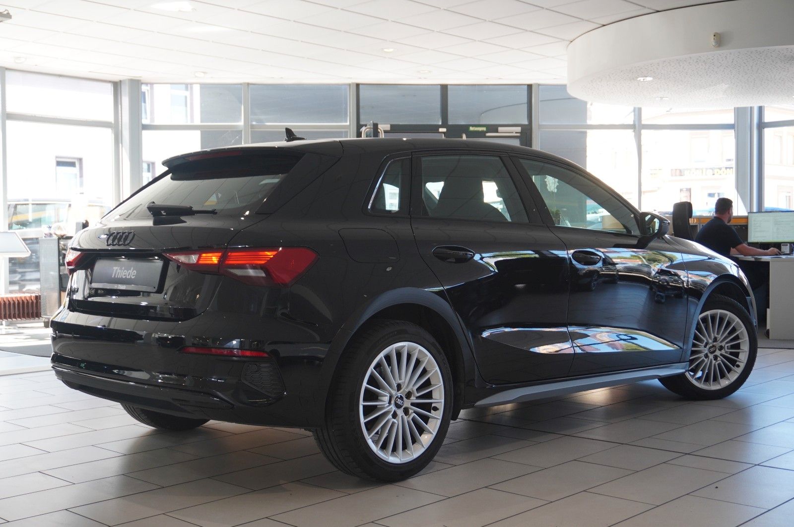 Fahrzeugabbildung Audi A3 Sportback 35 TFSI ADVANCED NAVI/LED/SPORT/DAB
