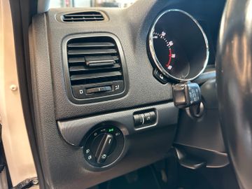 Skoda Yeti Adventure *TÜV*Xenon*Scheckheftgepfl.*Navi*