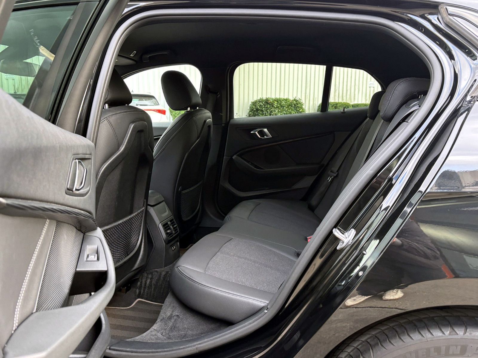 Fahrzeugabbildung BMW 120d Steptronic Sport-Line LED SHZ TEMP NAV PDC