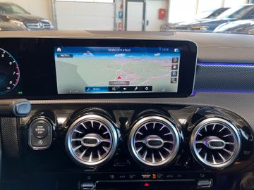 Mercedes-Benz CLA 180 *NAVI*LANE-ASSIST*KAMERA*NAVI*PDC*SZHZ*