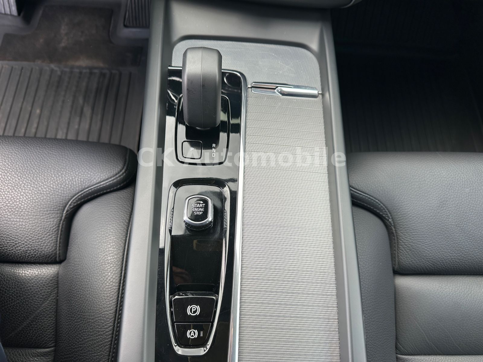 Fahrzeugabbildung Volvo XC60 B4 Plus Bright 2WD/Navi/Leder/Kam/LED/AHK