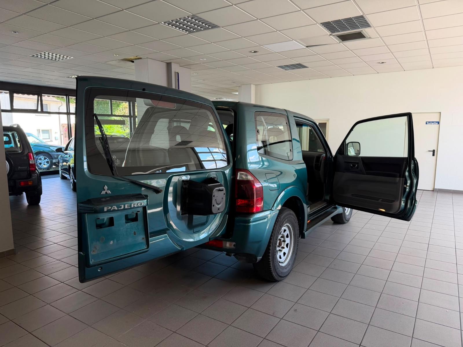 Mitsubishi Pajero 3.2 DI-D Dakar 3 portes | 160 ch | BVA | 1re main | Sièges chauffants | Régulateur | Attelage