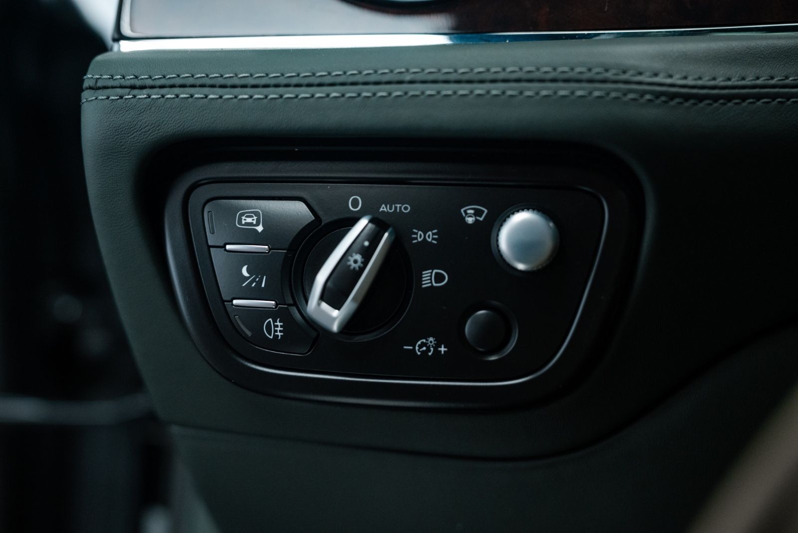 Fahrzeugabbildung Bentley Bentayga V8 FIRST EDITION/NAIM/TOURING SPEC
