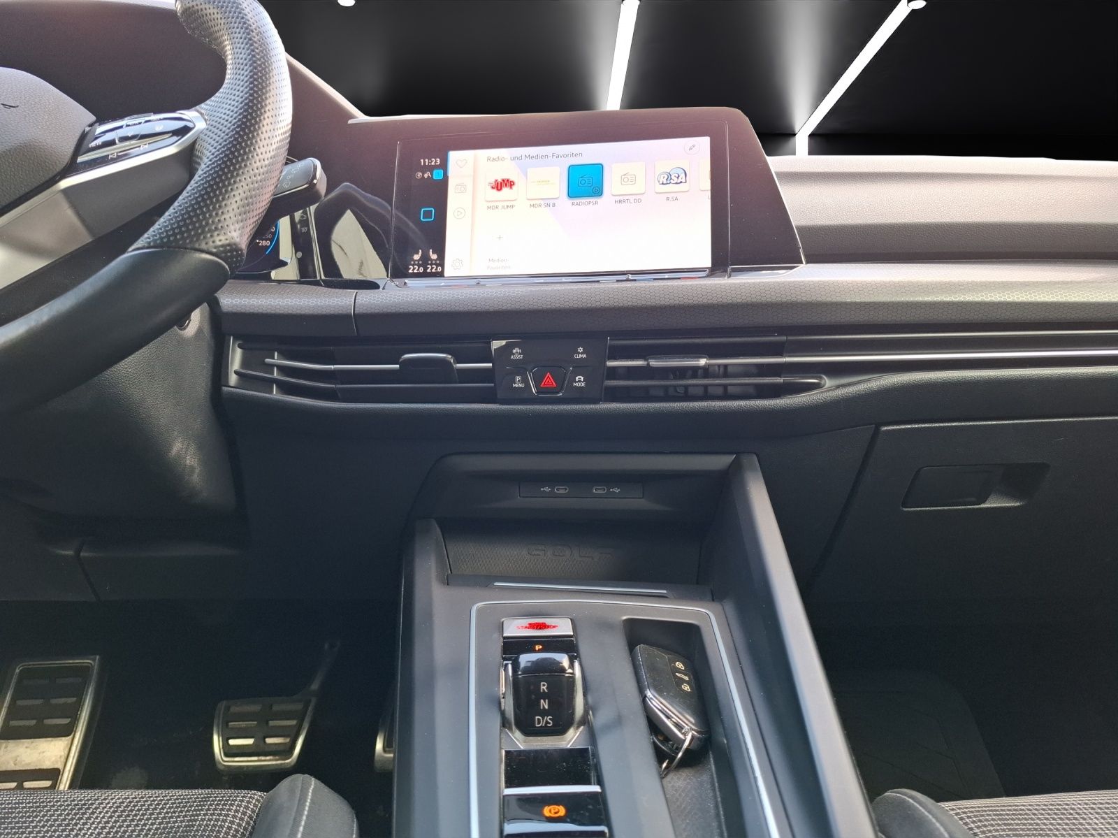 Fahrzeugabbildung Volkswagen Golf VIII GTD LEDplus Navi AID ACC PDC SH 19"