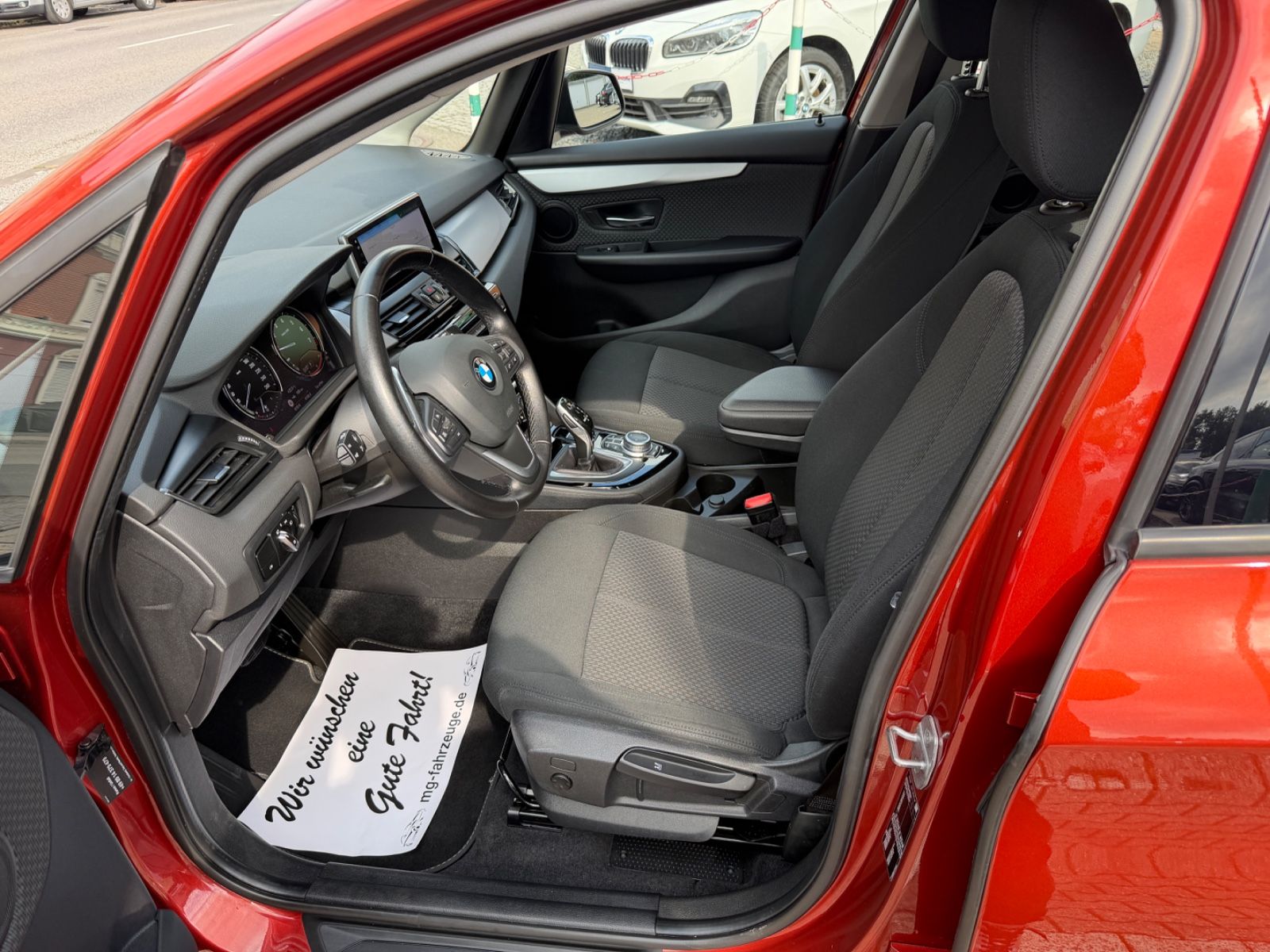 Fahrzeugabbildung BMW 220i Active Tourer NAVI AUTOMATIK LED 2-HAND