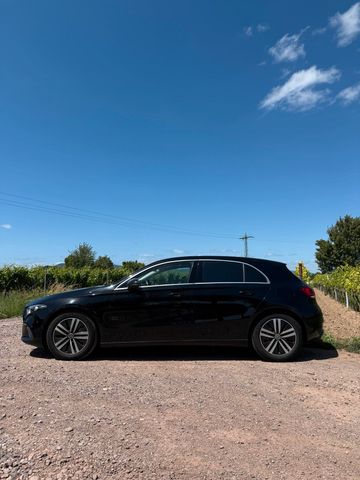 MERCEDES-BENZ Mercedes-Benz A180 | TÜV neu | Bereifung (...